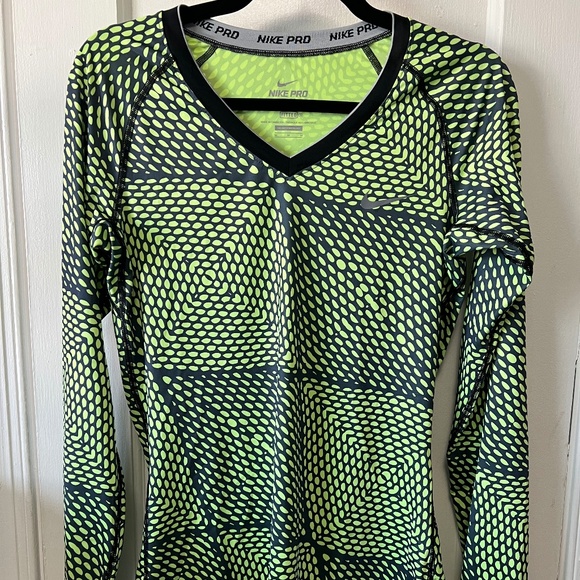 Nike Pro Dri-Fit Fitted Long Sleeve Shirt- Medium - Picture 1 of 2